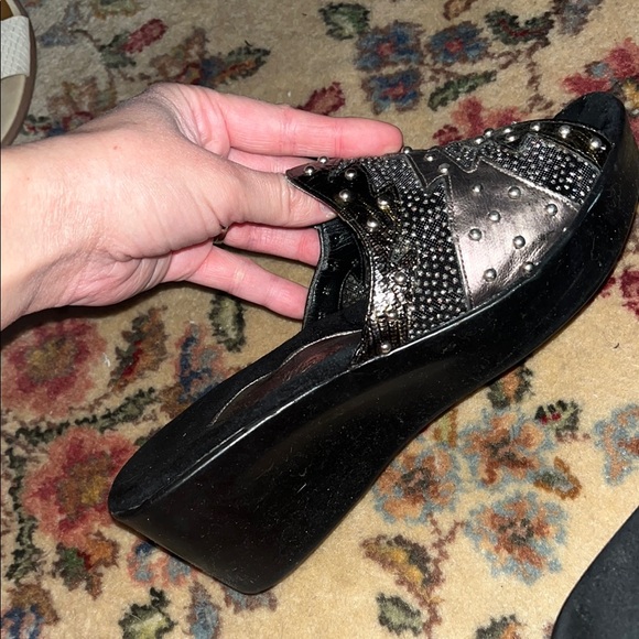 Elegant Black and Silver Open-Toe Sandals - Picture 10 of 12